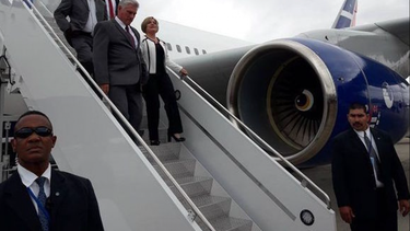 diaz-canel llega a new york  con su esposa 