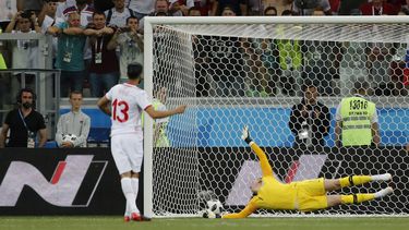 kane anota al final, e inglaterra vence al complicado tunez
