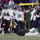 Regreso de patada de Jones rescata victoria de Patriots