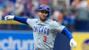 El bateador designado de los Cachorros de Chicago, Alex Bregman, celebra su jonrón de dos carreras en la primera entrada de un partido de béisbol contra los Medias Rojas de Boston, el domingo 27 de septiembre de 2026, en St. Petersburg, Florida. (Foto AP/Chris Urso)