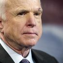 Cancela senador McCain tratamientos contra cáncer cerebral