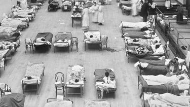 A pesar de los avances científicos, 2020 se parece a 1918