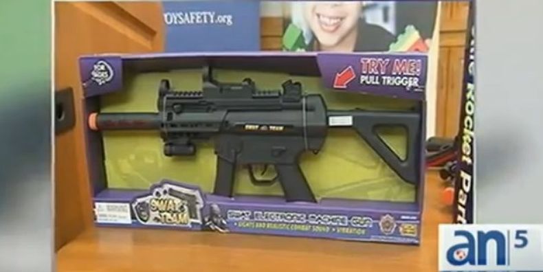 Se acercan las navidades y es momento de hacer las compras. Le traemos la lista no de los mejores, sino de los peores juguetes del 2014.