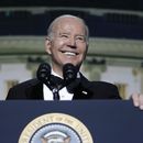 ARCHIVO - El presidente Joe Biden habla en la cena anual de la Asociación de Corresponsales de la Casa Blanca, Washington, 29 de abril de 2023. (AP Foto/Carolyn Kaster, File)