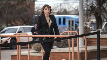 Hannah Gutierrez-Reed llega a la Corte del Primer Distrito en Santa Fe, Nuevo México el miércoles 21 de febrero de 2024, para el comienzo de su juicio por homicidio involuntario y manipulación de evidencia por la muerte de una cinefotógrafa en el set de la película Rust con Alec Baldlwin. (Gabriela Campos/Santa Fe New Mexican vía AP, Pool)