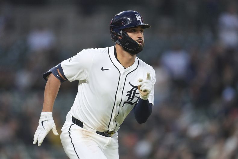 Riley Greene, de los Tigres de Detroit, corre al conectar un sencillo en el juego del jueves 17 de abril de 2025, ante los Reales de Kansas City (AP Foto/Paul Sancya)