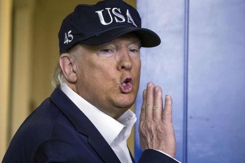 AMN-ECO_TRUMP-CHEQUES-0.jpg