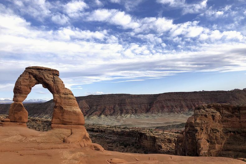 ARCHIVO - El Arco Delicado en el Parque Nacional de Arcos el 25 de abril de 2021, cerca de Moab, Utah. (AP Foto/Lindsay Whitehurst, Archivo)