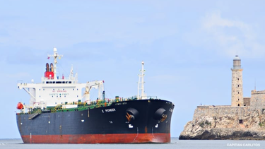 deserta marinero cubano lanzandose al agua en puerto mexicano de altamira