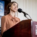 Ganadora de Nobel de la Paz pide combatir genocidios