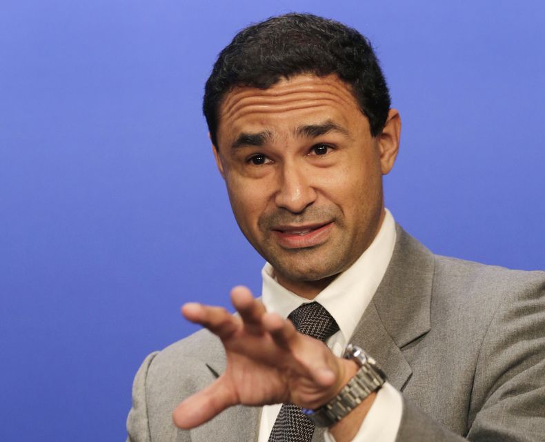 El ps&iacute;quico Jesse Bravo durante una entrevista en Nueva York en una imagen del 28 de octubre de 2013. Bravo rechaza a los ps&iacute;quicos que hacen lo que &eacute;l considera promesas imposibles o que presionan a sus clientes para que los consulte