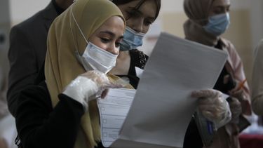 Denuncian irregularidades en elecciones parlamentarias rusas