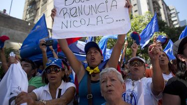 Oficialistas y opositores miden fuerzas en Caracas