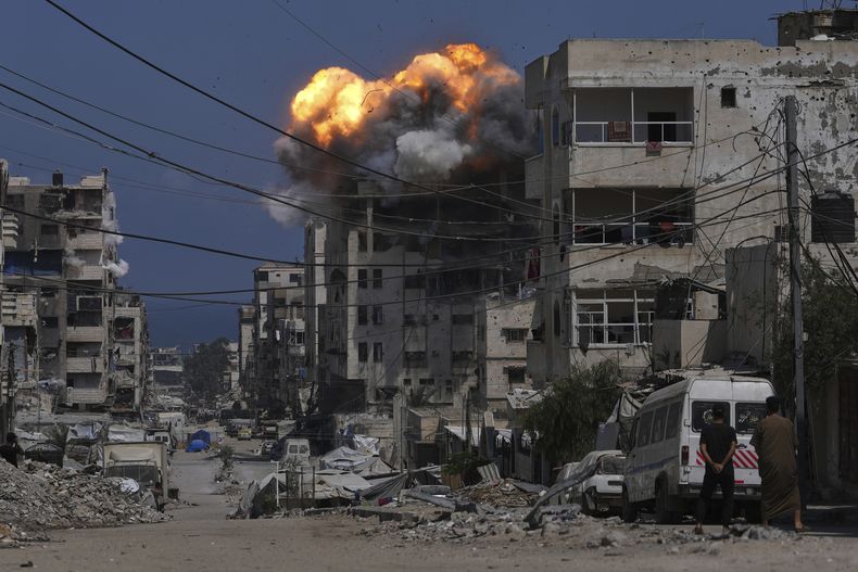 Un ataque israelí en Ciudad Gaza el 21 de julio del 2025. (AP foto/Jehad Alshrafi)