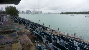 americateve | Jimmy Buffett y Gloria Estefan presentaron el jueves en el Museo de Coral Gables en una gala especial.