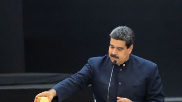 la ruta del oro de maduro: revelaron el esquema que monto la dictadura para rematar sus reservas y conseguir usd 1.000 millones