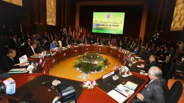 americateve | L&iacute;deres de la Asociaci&oacute;n de Naciones del Sudeste Asi&aacute;tico asisten a una cumbre en Bandar Seri Begawan, Brunei, el mi&eacute;rcoles 9 de octubre de 2013.  (AP Foto/Vincent Thian)
