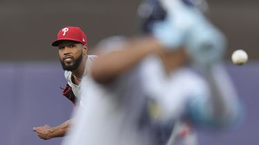 El dominicano Cristopher Sánchez, de los Filis de Filadelfia, hace un lanzamiento en el duelo ante los Rays de Tampa Bay, el miércoles 7 de mayo de 2025 (AP Foto/Chris OMeara)