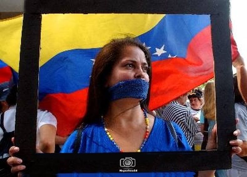 La Relatoría Especial para la Libertad de Expresión de la Comisión Interamericana de Derechos Humanos (CIDH) emitió un comunicado en el cual manifestó su preocupación por los despidos en los medios de comunicación que han cambiado de dueños, la escasez de