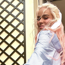Karol G adopta el estilo coquette con un sofisticado look
