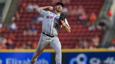 Justin Verlander, de los Mets de Nueva York, lanza durante la primera entrada del juego de béisbol en contra de los Rojos de Cincinnati, el miércoles 10 de mayo de 2023. (AP Foto/Aaron Doster)