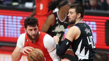 Powell anota 32, los Clippers remontan ante Blazers 118-112