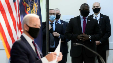 el servicio secreto refuerza el dispositivo en torno a biden ante la inminente victoria del candidato democrata