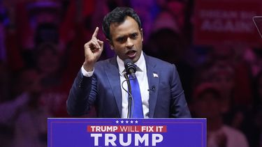 ARCHIVO - Vivek Ramaswamy habla en un mitin de campaña, el 27 de octubre de 2024, en Nueva York. (AP foto/Evan Vucci, archivo)