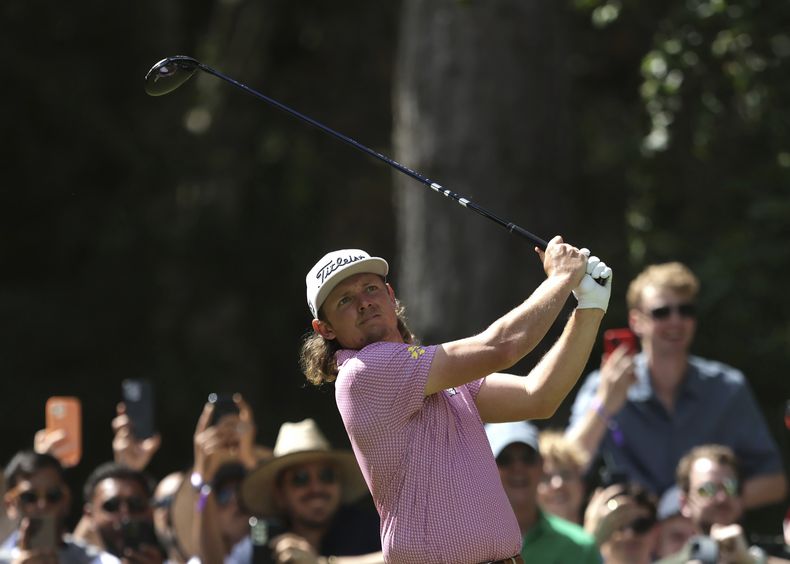 En foto del 9 de julio del 2023, Cameron Smith participa en el tercer día de la Liga LIV Golf en el Centurion Club, en Hertfordshire Inglaterra. (George Tewkesbury/PA via AP)