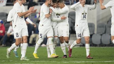 Vázquez anota pero un joven EEUU cae ante Serbia