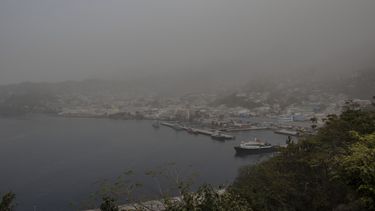 Condiciones empeoran en San Vicente tras erupción de volcán