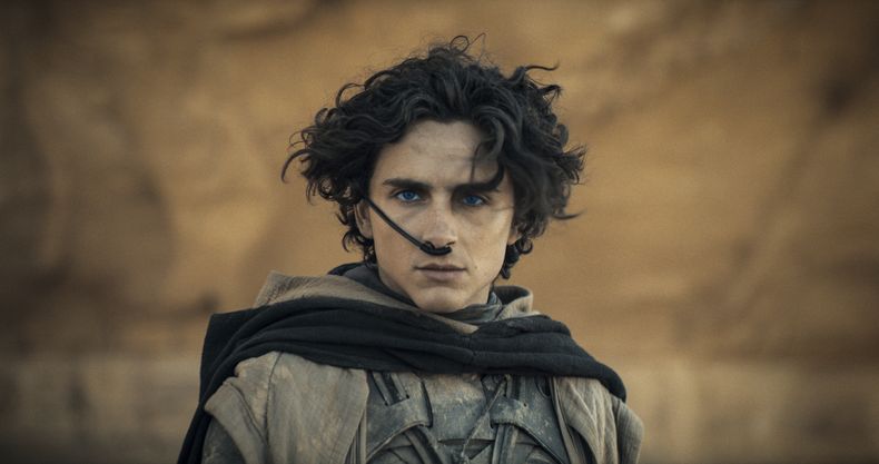 Esta imagen proporcionada por Warner Bros. Pictures muestra a Timothee Chalamet en una escena de Dune: Part Two. (Niko Tavernise/Warner Bros. Pictures vía AP)