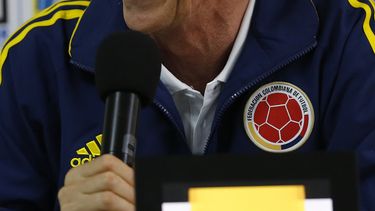 americateve | El argentino Jos&eacute; Pekerman, t&eacute;cnico de Colombia, durante una conferencia de prensa en Barranquilla el 10 de octubre del 2013 (AP Foto/Fernando Vergara)
