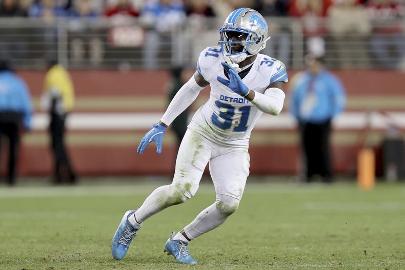 ARCHIVO - Kerby Joseph (31), de los Lions de Detroit, disputa el partido del 30 de diciembre de 2024 ante los 49ers de San Francisco (AP Foto/Scot Tucker, archivo)