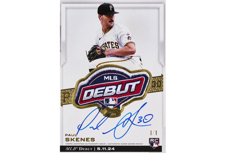 Imagen que presentó Fanatics Collectibles muestra al novato Paul Skenes en su debut con los Piratas de Pittsburgh con su parche autografiado. (Fanatics Collectibles via AP)
