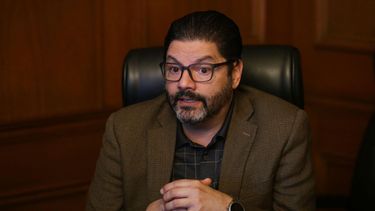angel matos reacciona a la resolucion que busca que el cargo de $5 por el marbete sea voluntario