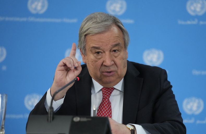 ARCHIVO - El secretario general de las Naciones Unidas, António Guterres, habla ante la prensa el miércoles 3 de mayo de 2023, durante una visita a la oficina de la ONU en Nairobi, Kenia. (AP Foto/Khalil Senosi, archivo)