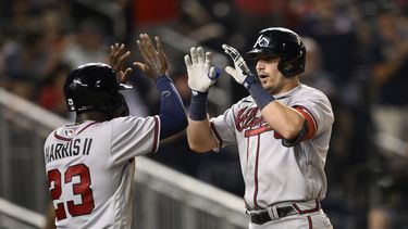 Riley pega 2 jonrones; Bravos consiguen 14to triunfo al hilo