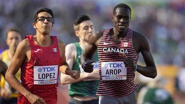 Mexicano López cuida salud y va a final de 800 metros