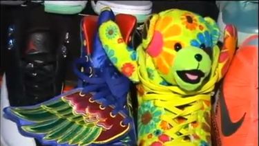 americateve | Moda insólita en la que los jóvenes cambian sus tenis nuevos por otros viejos.