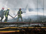 cuba da por controlado el grave incendio industrial en matanzas