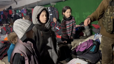 el desesperado pedido de ayuda de mujeres y ninos atrapados en los tuneles de la fabrica de acero de mariupol, sitiada por las fuerzas rusas