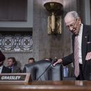 El senador Chuck Grassley, republicano por Iowa, presidente entrante de la Comisión de Asuntos Jurídicos del Senado de Estados Unidos, toma asiento mientras el panel se reúne para confirmar a los nominados del presidente Joe Biden en las últimas semanas del 118º Congreso, en el Capitolio en Washington, el jueves 21 de noviembre de 2024. (AP foto/J. Scott Applewhite)