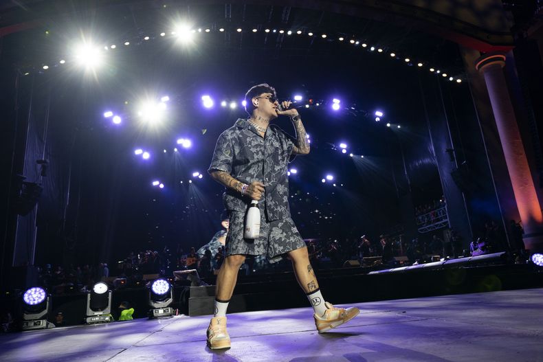 El cantante mexicano Junior H durante su concierto en el festival Arre en la Ciudad de México el domingo 8 de septiembre de 2024. (Foto AP/Felix Marquez)