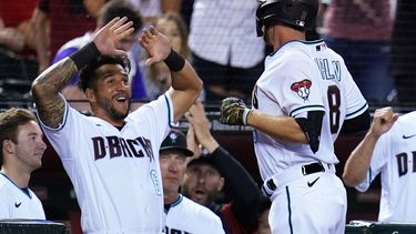 Jonrón de Smith impulsa a Arizona a triunfo ante Reales