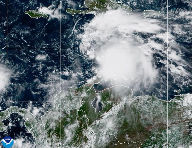 Esta imagen satelital de la Oficina Nacional de Administración Oceánica y Atmosférica (NOAA, por sus siglas en inglés), tomada a las 11:40 a.m. del martes 21 de octubre de 2025, muestra la tormenta tropical Melissa en el mar Caribe. (Foto NOAA vía AP)