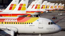 llegan semivacios vuelos de espana a cuba