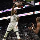 Bucks superan a Celtics con triple doble de Giannis