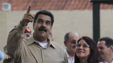 Maduro aprueba alza del 50% al salario mínimo en Venezuela