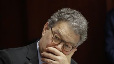 Indignación selectiva: Trump critica a Franken, no a Moore